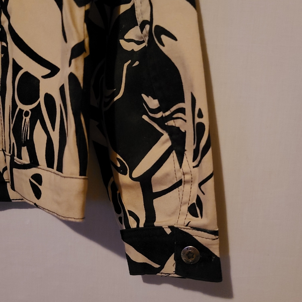 Impulse Size M Abstract Face Print Button Front C… - image 4